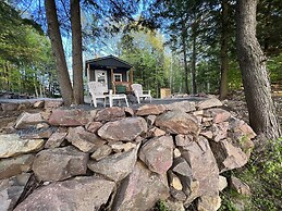 Harrisville Love Shack - Secluded Retreat 1 Bedroom Cabin by Redawning