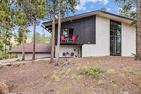 Miners Peak Residence 3 Bedroom Home by RedAwning