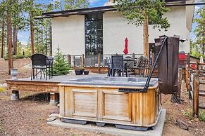 Miners Peak Residence 3 Bedroom Home by RedAwning