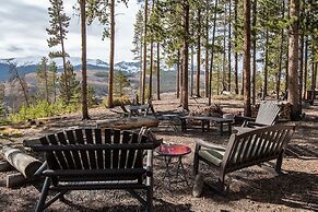 Miners Peak Residence 3 Bedroom Home by RedAwning