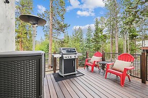 Miners Peak Residence 3 Bedroom Home by RedAwning