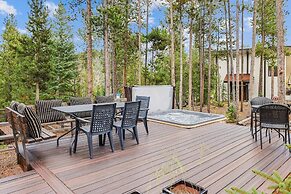 Miners Peak Residence 3 Bedroom Home by RedAwning