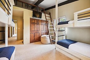 Miners Peak Residence 3 Bedroom Home by RedAwning