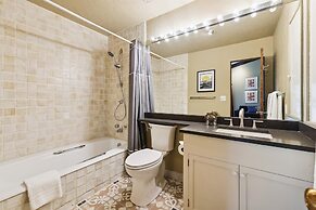 Miners Peak Residence 3 Bedroom Home by RedAwning