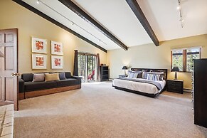 Miners Peak Residence 3 Bedroom Home by RedAwning