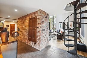 Miners Peak Residence 3 Bedroom Home by RedAwning