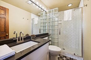 Miners Peak Residence 3 Bedroom Home by RedAwning