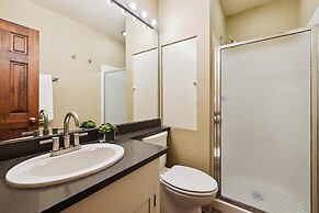 Miners Peak Residence 3 Bedroom Home by RedAwning