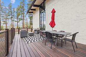 Miners Peak Residence 3 Bedroom Home by RedAwning