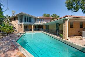Poolside Oasis Near Medical Center & NRG Stadium!