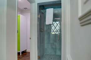 Poolside Oasis Near Medical Center & NRG Stadium!