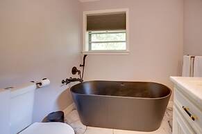 Poolside Oasis Near Medical Center & NRG Stadium!