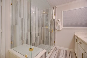 Poolside Oasis Near Medical Center & NRG Stadium!