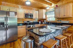 Gatlinburg Getaway: Private Hot Tub & Fireplace!