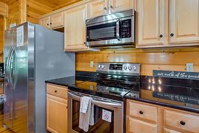 Gatlinburg Getaway: Private Hot Tub & Fireplace!