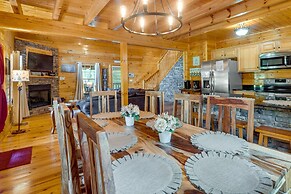 Gatlinburg Getaway: Private Hot Tub & Fireplace!