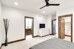 In Granby Ranch Ski Resort: Sleek Home w/ Hot Tub!