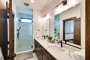 In Granby Ranch Ski Resort: Sleek Home w/ Hot Tub!