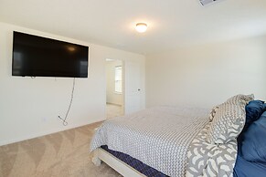 Spring Retreat w/ Private Yard & Charcoal Grill!