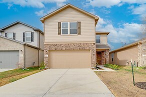 Spring Retreat w/ Private Yard & Charcoal Grill!