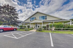 Quaint Condo in Wells: 2 Mi to Drakes Island Beach