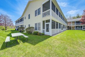 Quaint Condo in Wells: 2 Mi to Drakes Island Beach