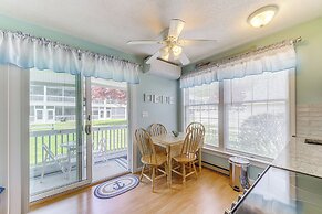 Quaint Condo in Wells: 2 Mi to Drakes Island Beach