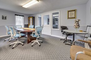 Quaint Condo in Wells: 2 Mi to Drakes Island Beach