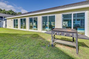 Quaint Condo in Wells: 2 Mi to Drakes Island Beach