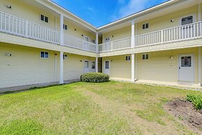 Quaint Condo in Wells: 2 Mi to Drakes Island Beach