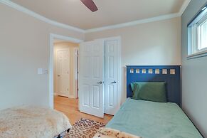 Royal Oak Home: 13 Mi to Downtown Detroit