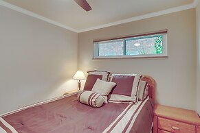 Royal Oak Home: 13 Mi to Downtown Detroit