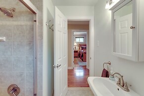 Royal Oak Home: 13 Mi to Downtown Detroit