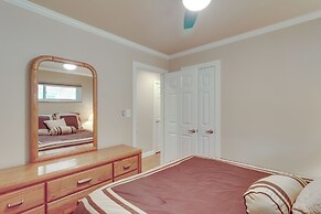 Royal Oak Home: 13 Mi to Downtown Detroit