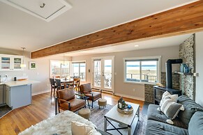 Coastal PNW Home on Swimmable Beach w/ Hot Tub!
