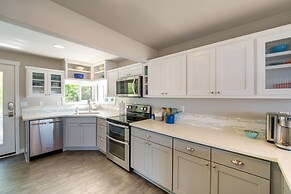 Coastal PNW Home on Swimmable Beach w/ Hot Tub!