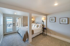 Coastal PNW Home on Swimmable Beach w/ Hot Tub!