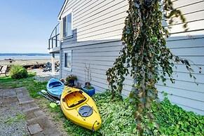 Coastal PNW Home on Swimmable Beach w/ Hot Tub!