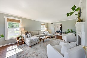 Charming Racine Home - Walk to Lake Michigan!