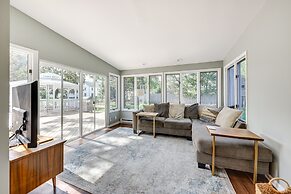 Charming Racine Home - Walk to Lake Michigan!