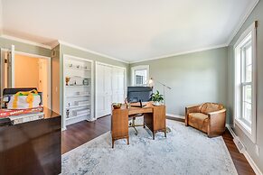 Charming Racine Home - Walk to Lake Michigan!