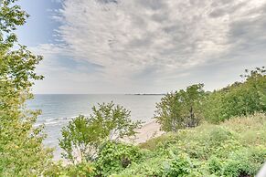 Charming Racine Home - Walk to Lake Michigan!