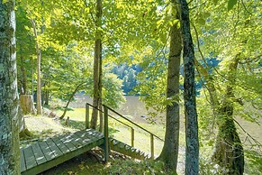 Riverfront West Virginia Cabin w/ Screened-in Deck