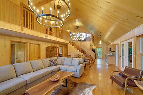 Riverfront West Virginia Cabin w/ Screened-in Deck