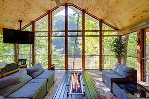 Riverfront West Virginia Cabin w/ Screened-in Deck