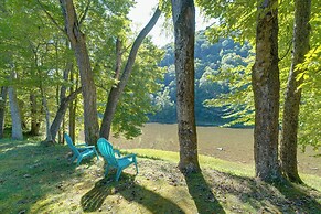 Riverfront West Virginia Cabin w/ Screened-in Deck