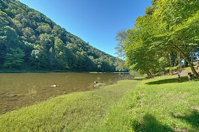 Riverfront West Virginia Cabin w/ Screened-in Deck