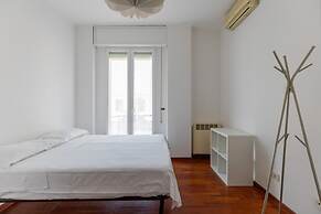 Modern Petroleum Apartment by Wonderful Italy