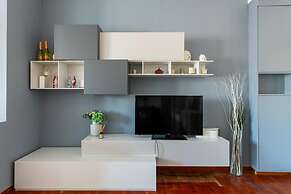 Modern Petroleum Apartment by Wonderful Italy