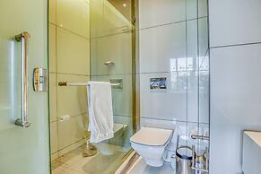 Luxury 1 Bed Apartment at The Capital on the Park